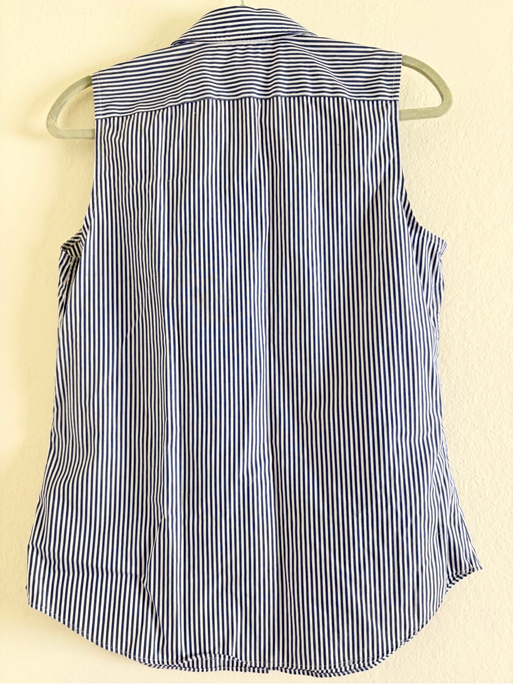 Ralph Lauren Non Iron Blue and White Striped Sleeveless Button-Down Shirt - Picture 3 of 5